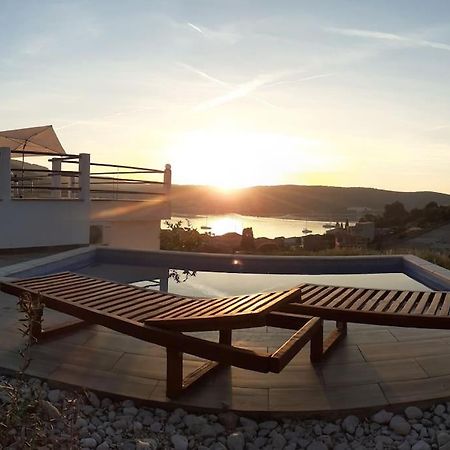 Vis - Luxury Holiday Villa With Swimming Pool Bagian luar foto
