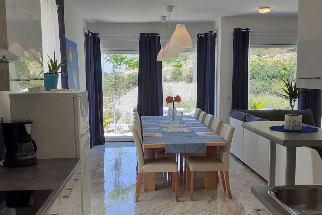 Vis - Luxury Holiday Villa With Swimming Pool Bagian luar foto