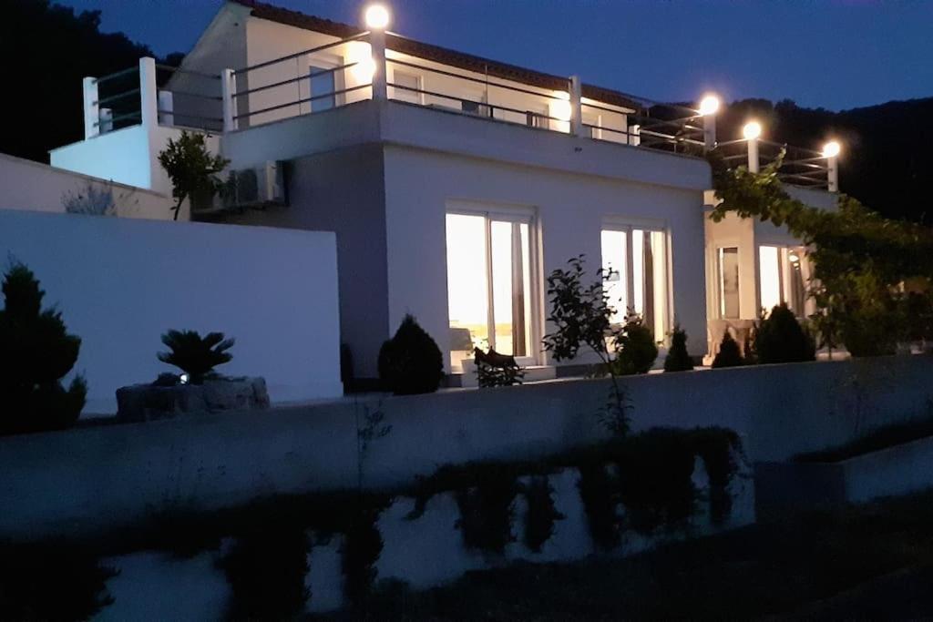 Vis - Luxury Holiday Villa With Swimming Pool Bagian luar foto