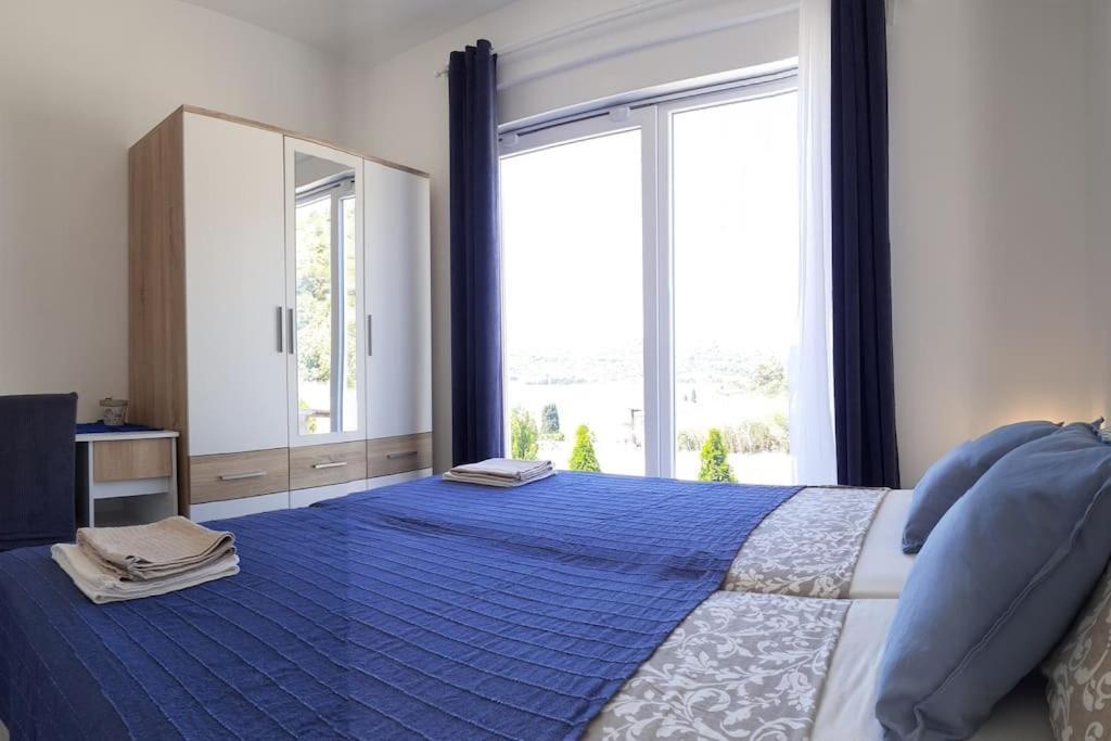 Vis - Luxury Holiday Villa With Swimming Pool Bagian luar foto