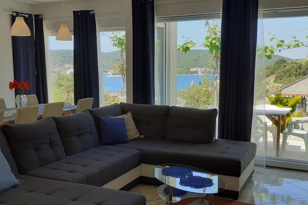 Vis - Luxury Holiday Villa With Swimming Pool Bagian luar foto