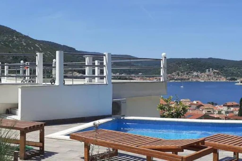 Vis - Luxury Holiday Villa With Swimming Pool Bagian luar foto